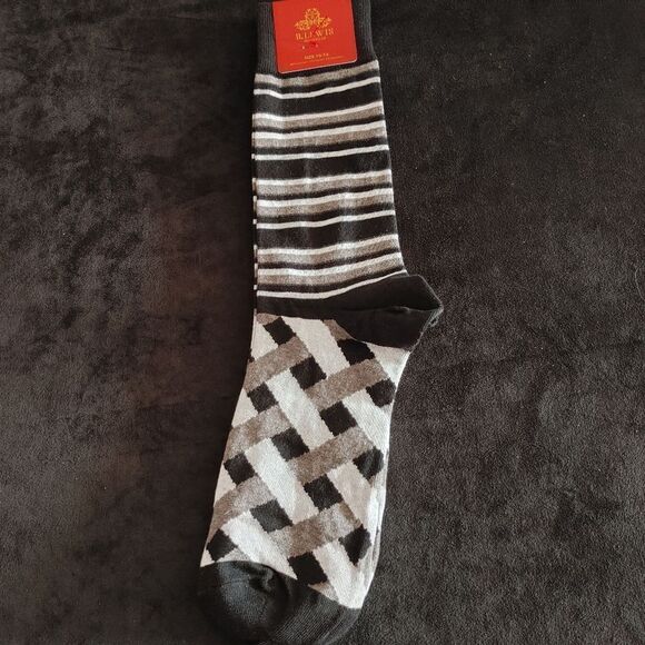 ROBERT LEWIS BLK/WHT BOWTIE, POCKET SQUARE, SOCK 3 PIECE COMBO SET. - Picture 3 of 6